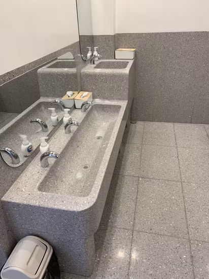 Matériau de construction en pierre artificielle Terrazzo pour évier/sol/table/comptoir