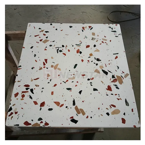 Fond blanc, bateau, terrazzo rouge, Tieles